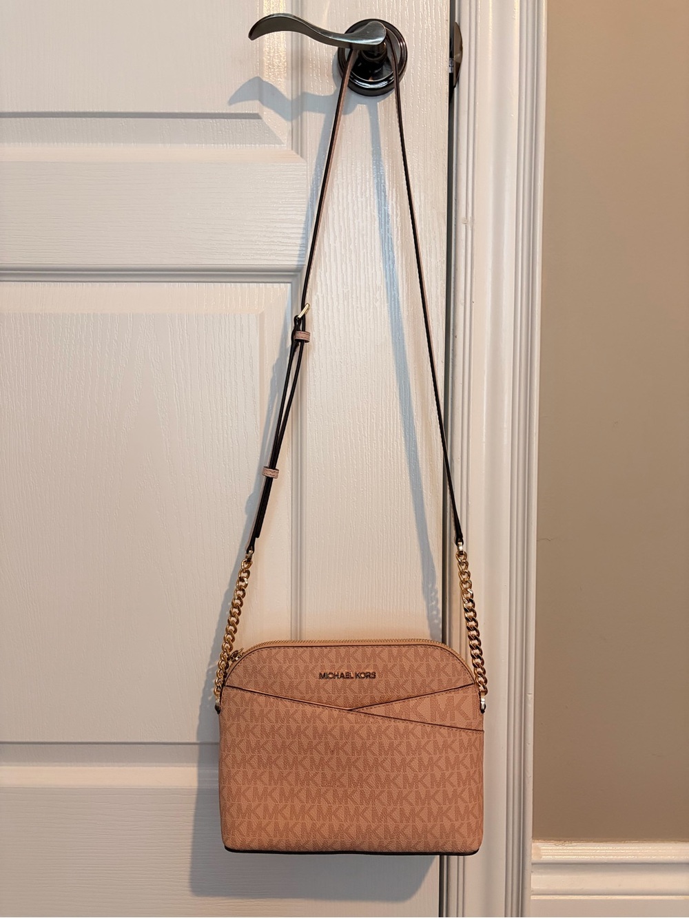 Michael Kors Pink Signature Logo Crossbody with Gold Hardware - Picture 2 of 7